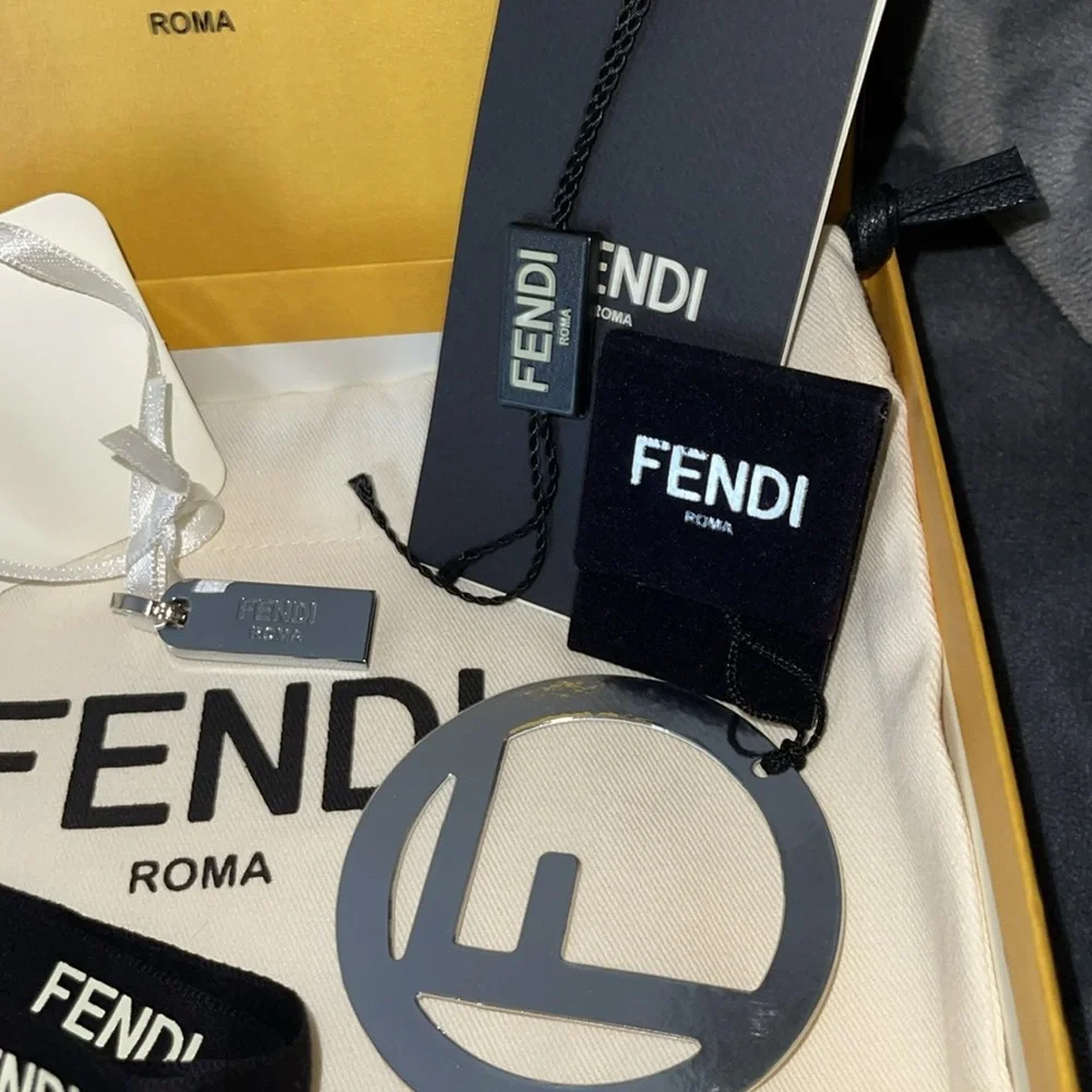 Fendi Brand new with tags key charm n USB holder and excellent condition w box - Picture 7 of 9